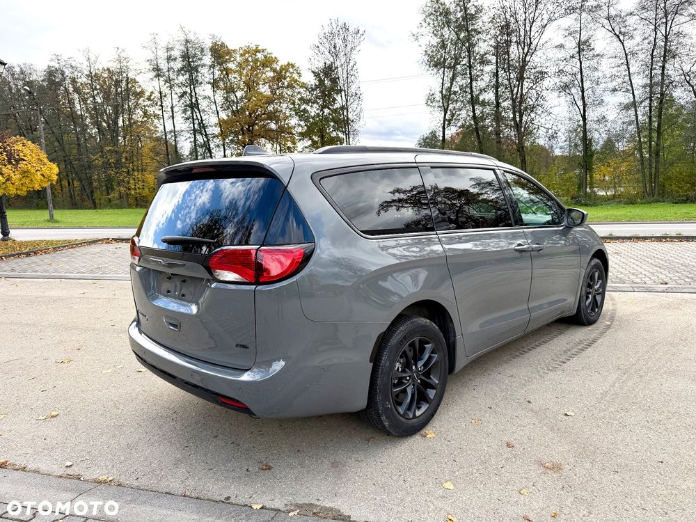 Chrysler Pacifica - 3