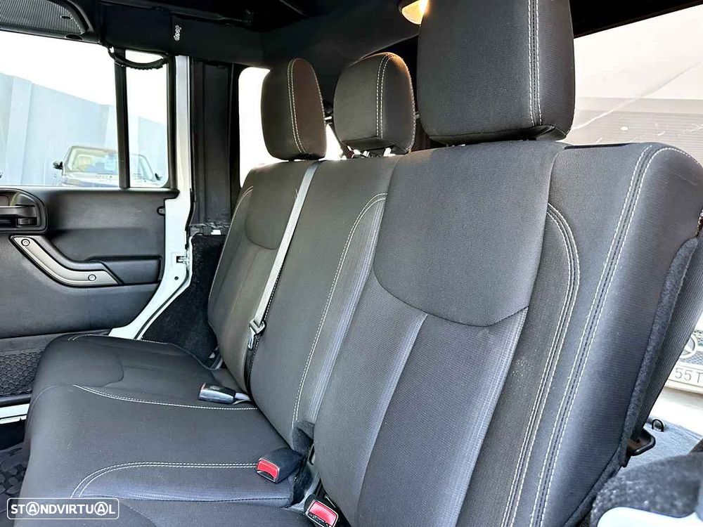 Jeep Wrangler Unlimited - 34