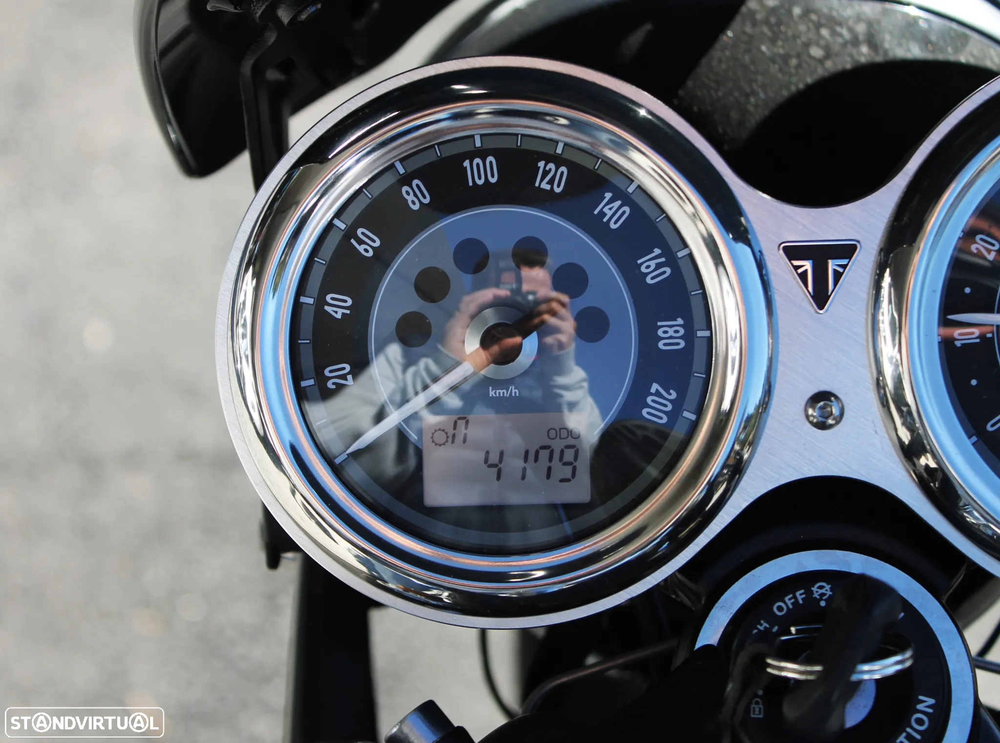 Triumph Bonneville Chrome Edition-Custom - 32