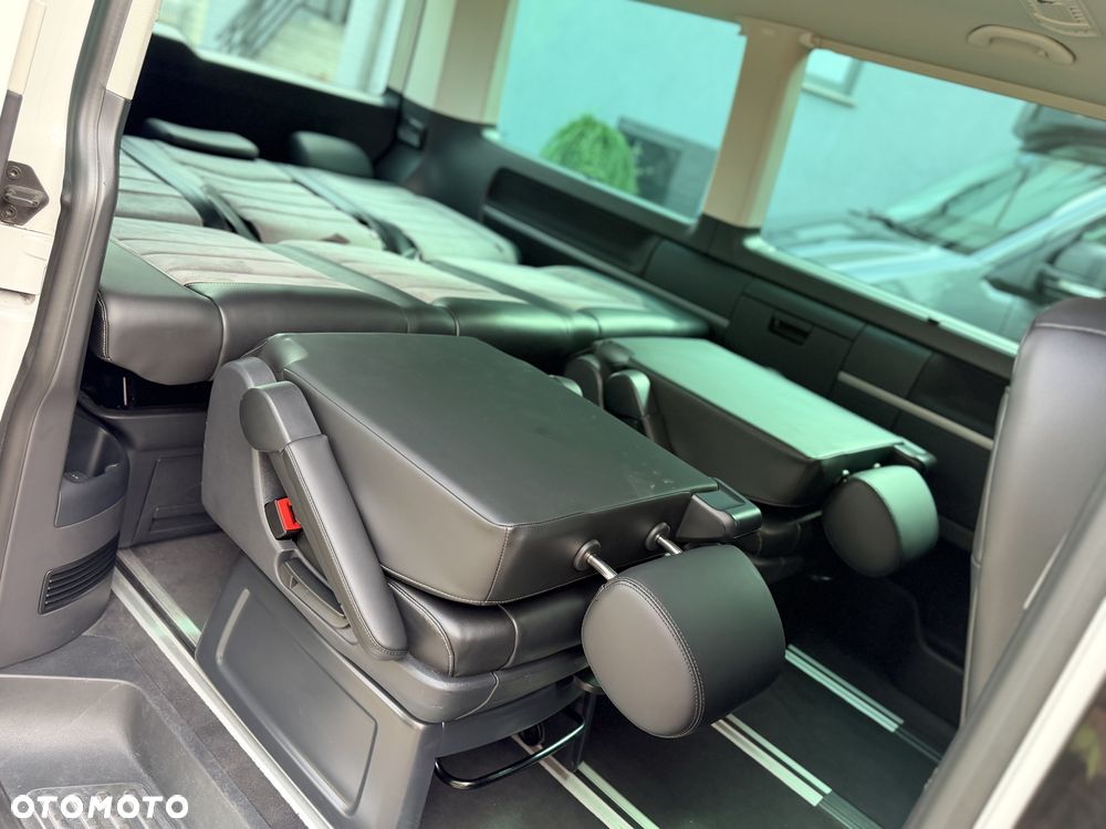 Volkswagen Multivan - 11