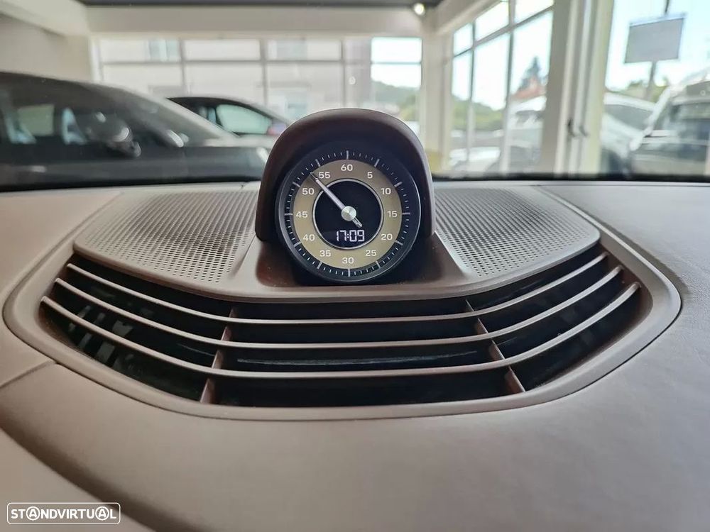 Porsche Taycan 4S - 31