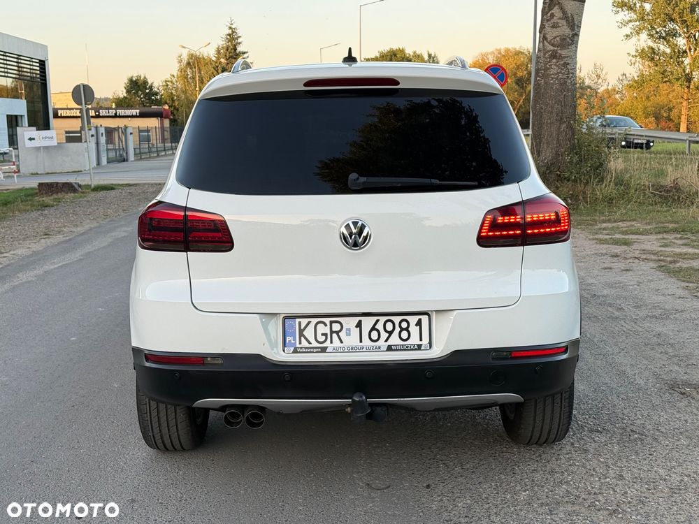 Volkswagen Tiguan 2.0 TDI DPF BlueMotion Technology Lounge Sport & Style - 14