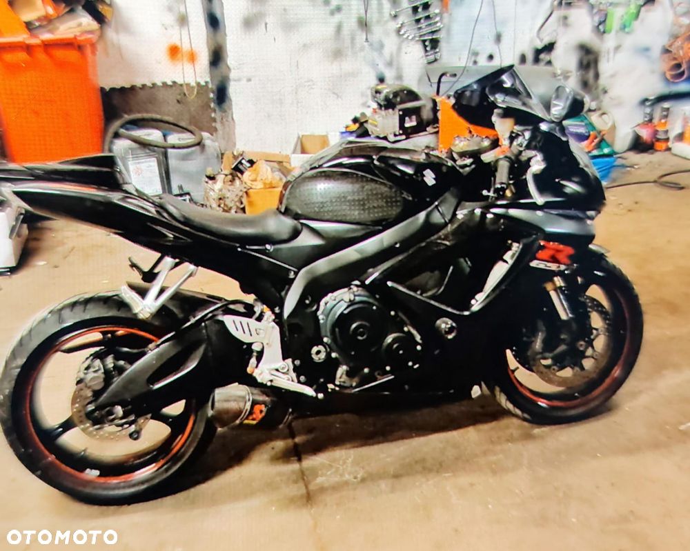 Suzuki GSX-R - 1