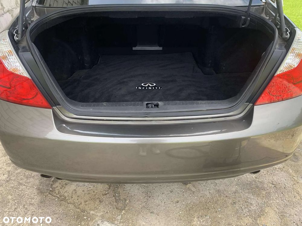 Infiniti M - 14