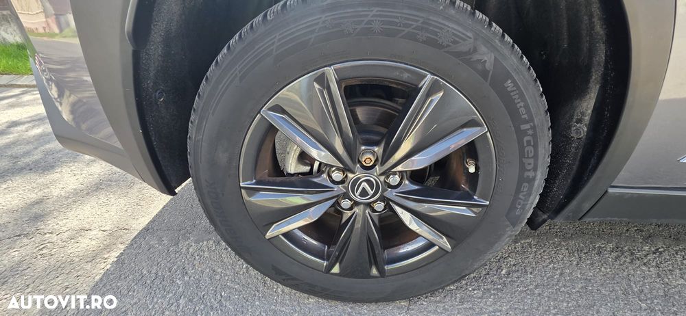 Lexus UX 200 - 6