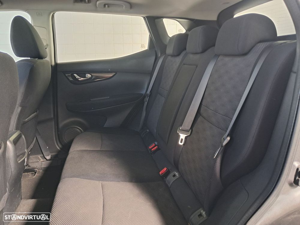 Nissan Qashqai 1.5 dCi N-Connecta - 6