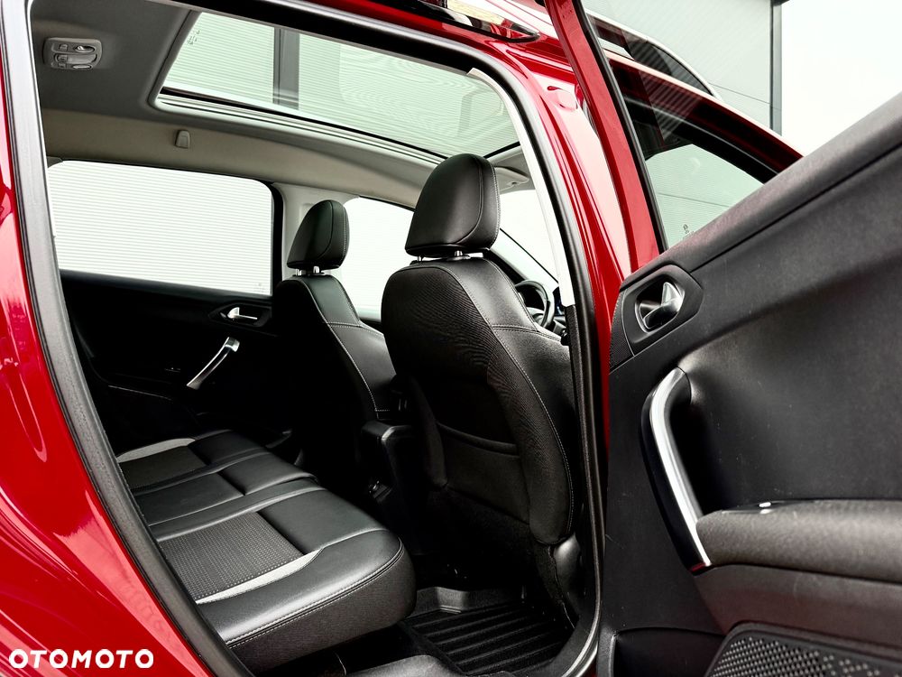 Peugeot 2008 1.6 BlueHDi Allure S&S - 33