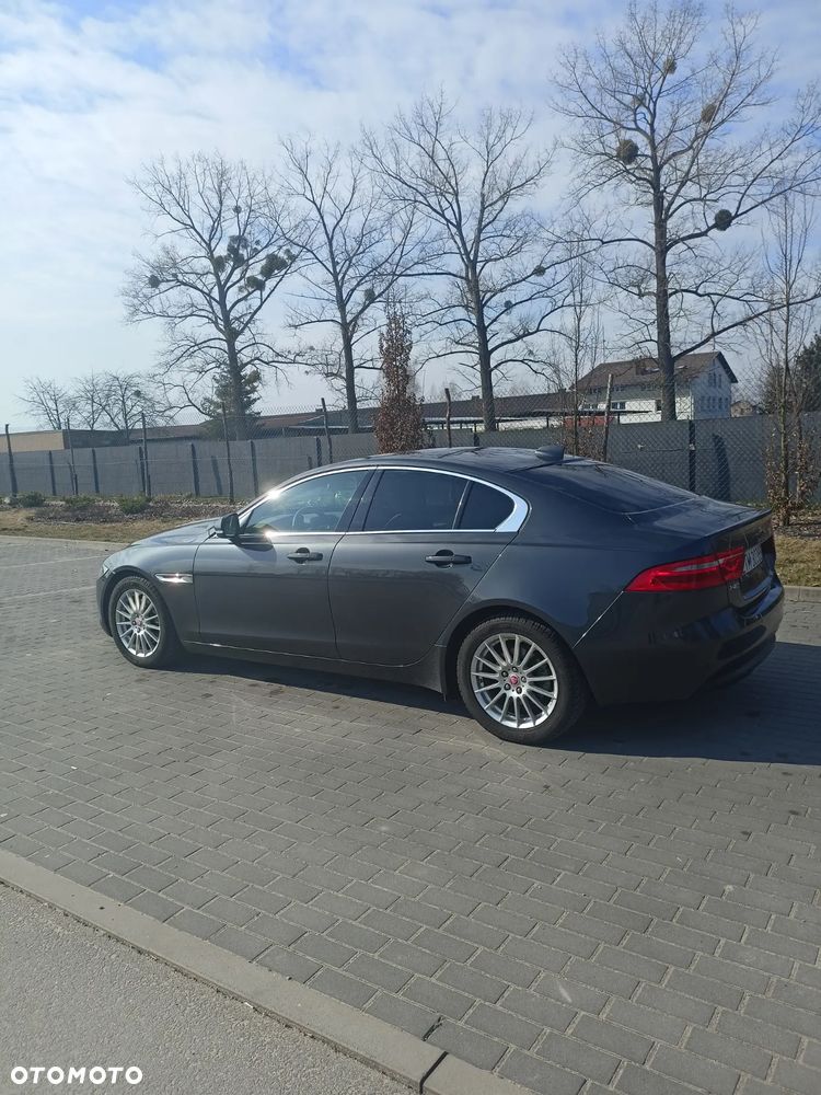 Jaguar XE 2.0 D Portfolio - 5