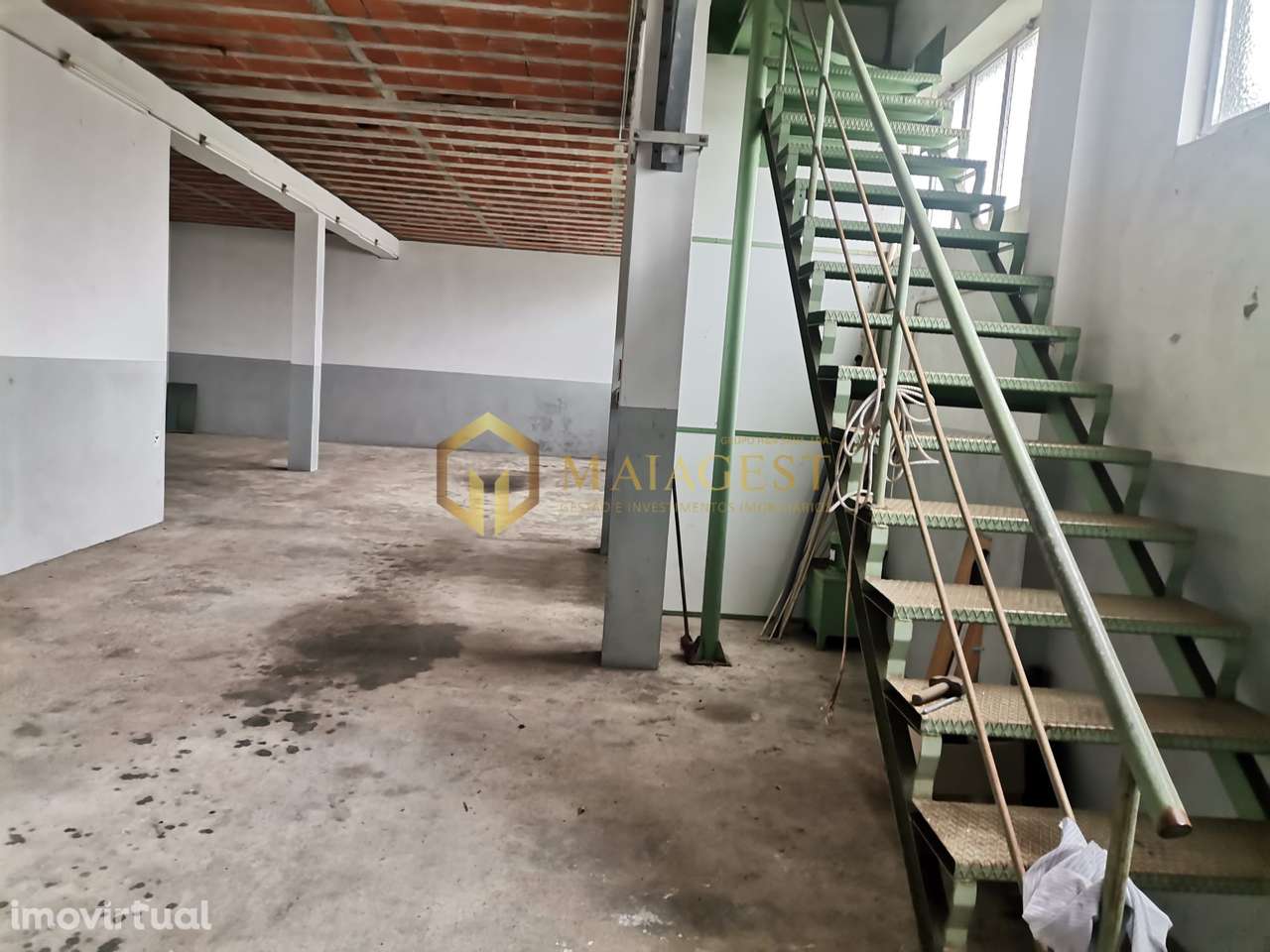 Artigo em Eiriz composto por casa, armazém e terreno - Grande imagem: 4/17