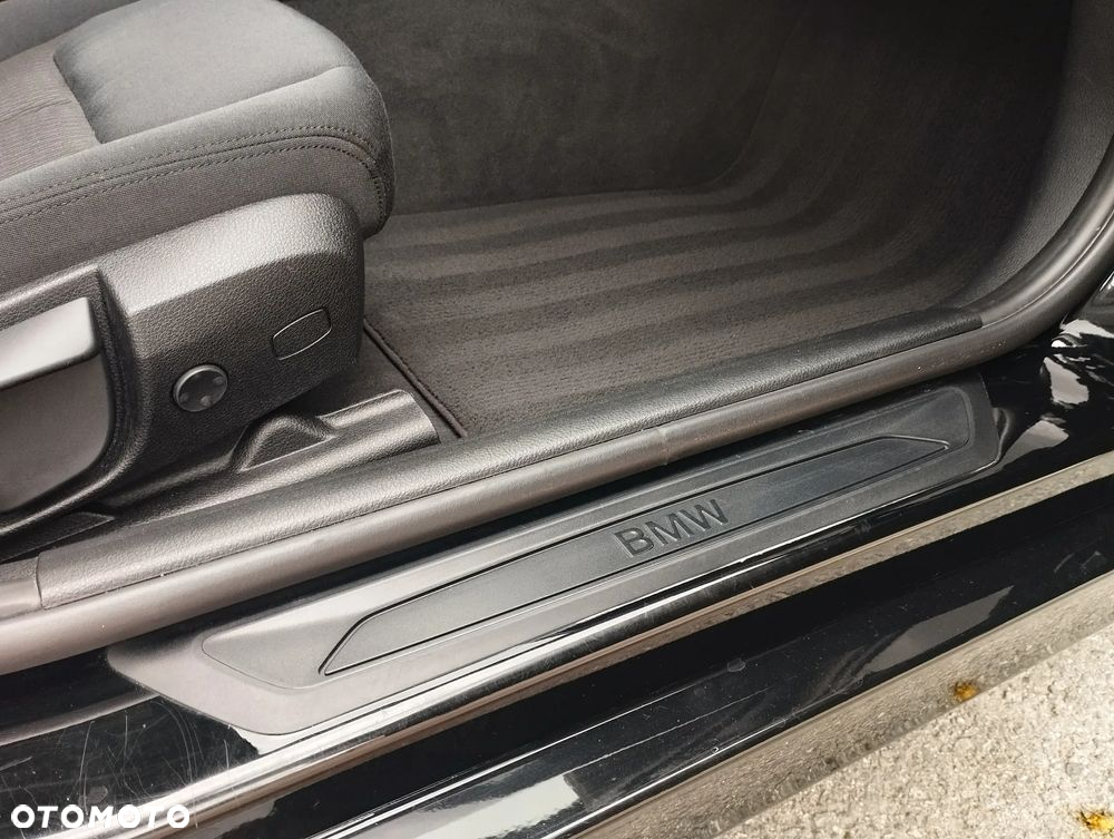 BMW Seria 3 320i Touring - 24