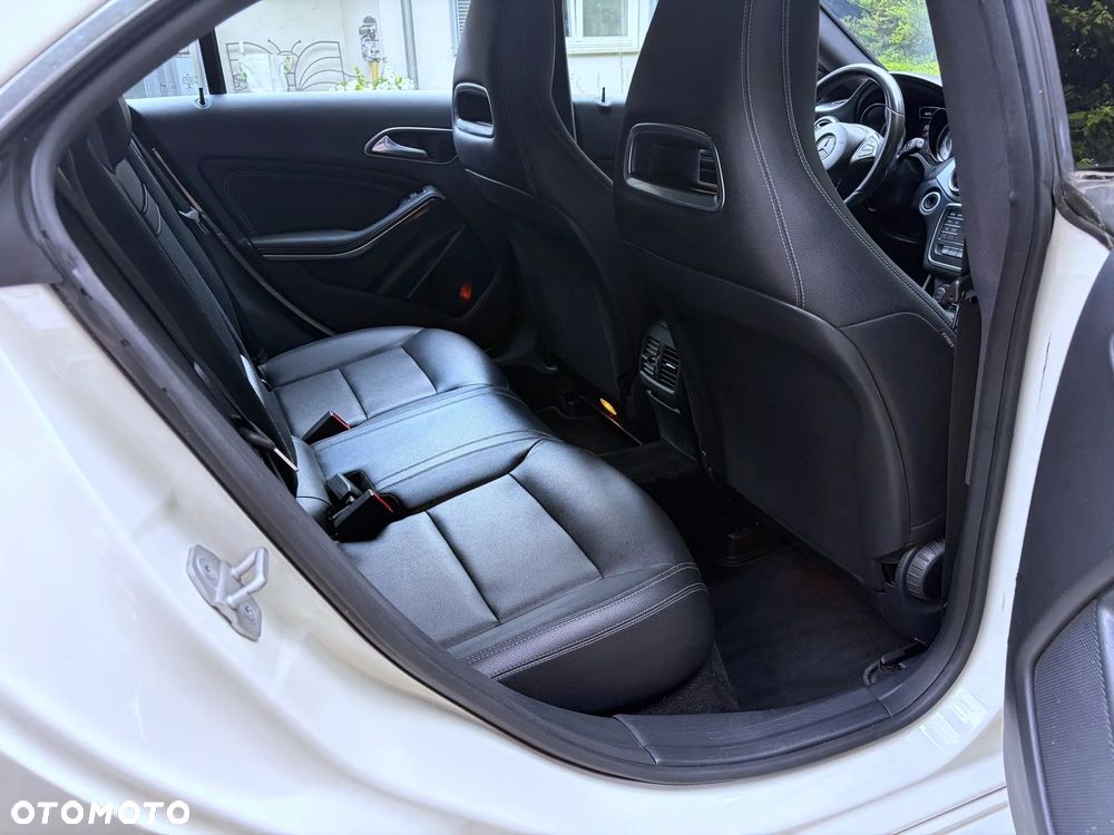 Mercedes-Benz CLA 250 4-Matic - 16
