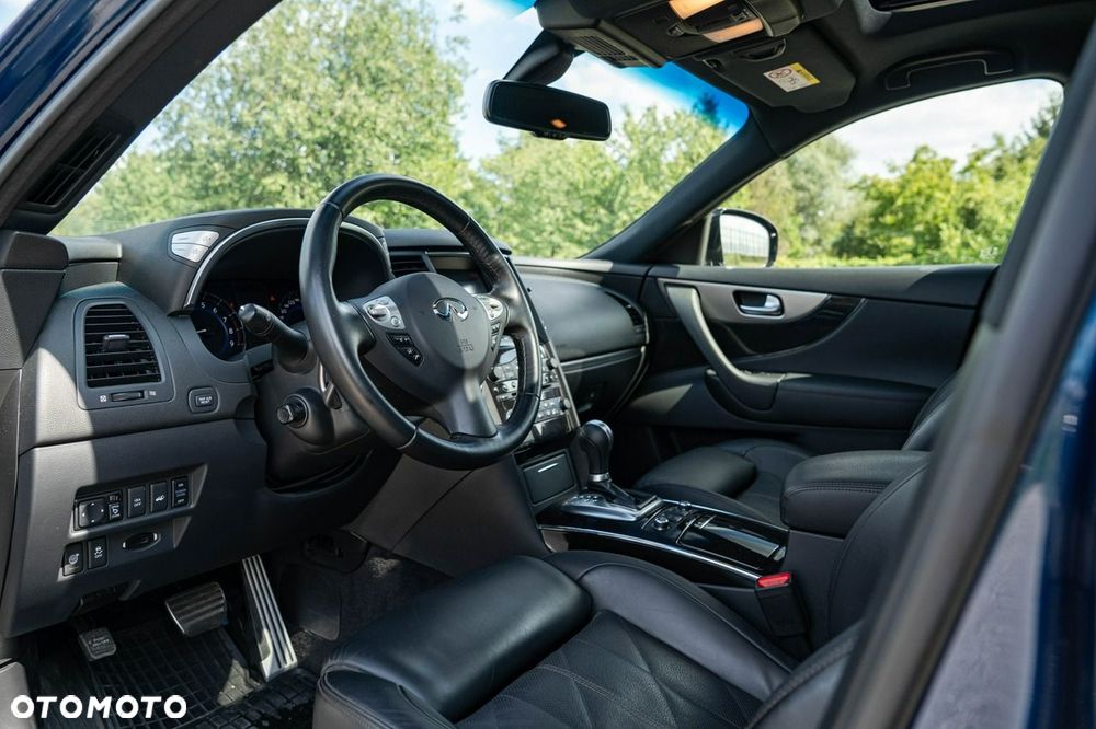 Infiniti QX70 - 18