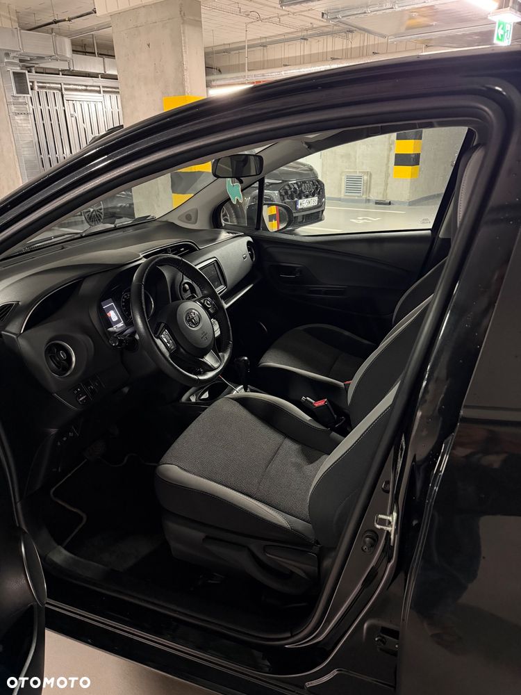Toyota Yaris Hybrid 100 Premium - 6