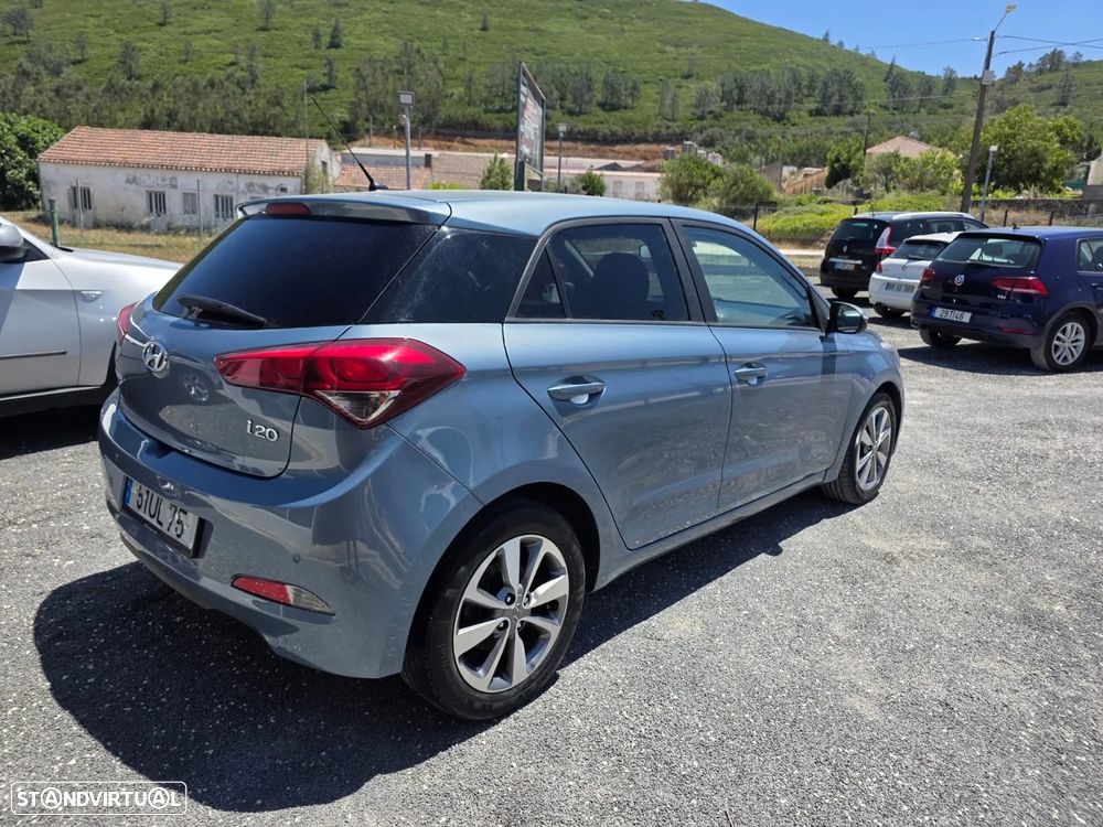 Hyundai i20 1.1 CRDi Comfort+Pack Look+JLL16 - 11