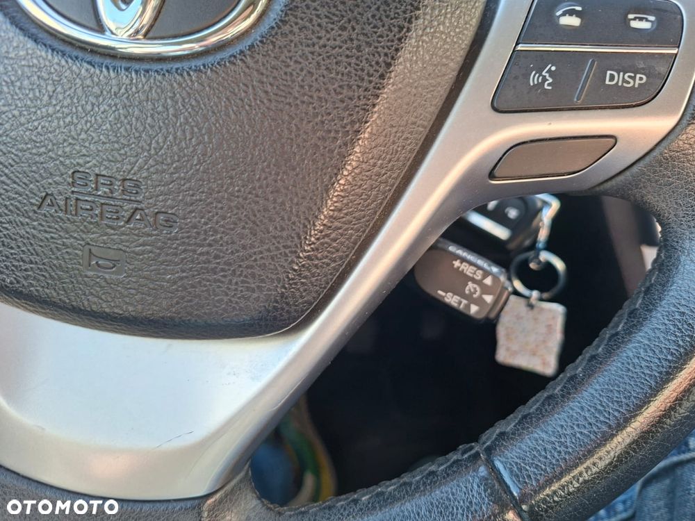 Toyota Avensis 2.0 Style - 27