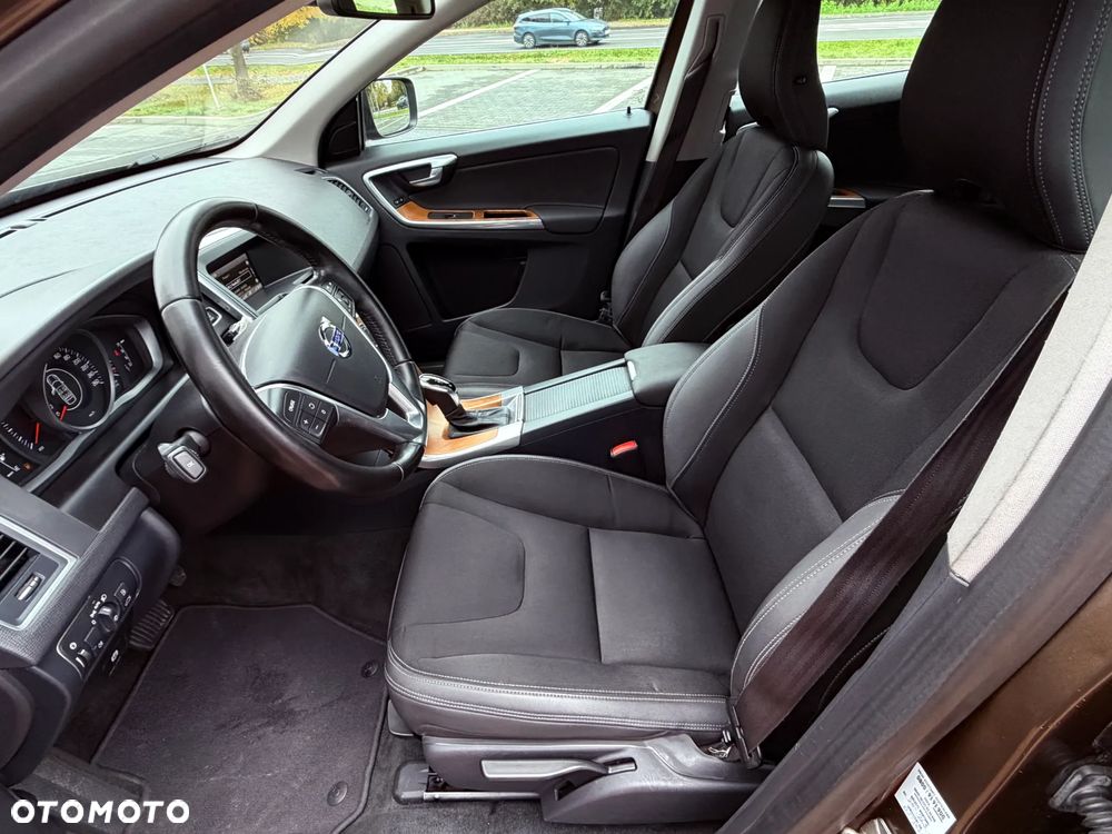 Volvo XC 60 D4 Geartronic Momentum - 26