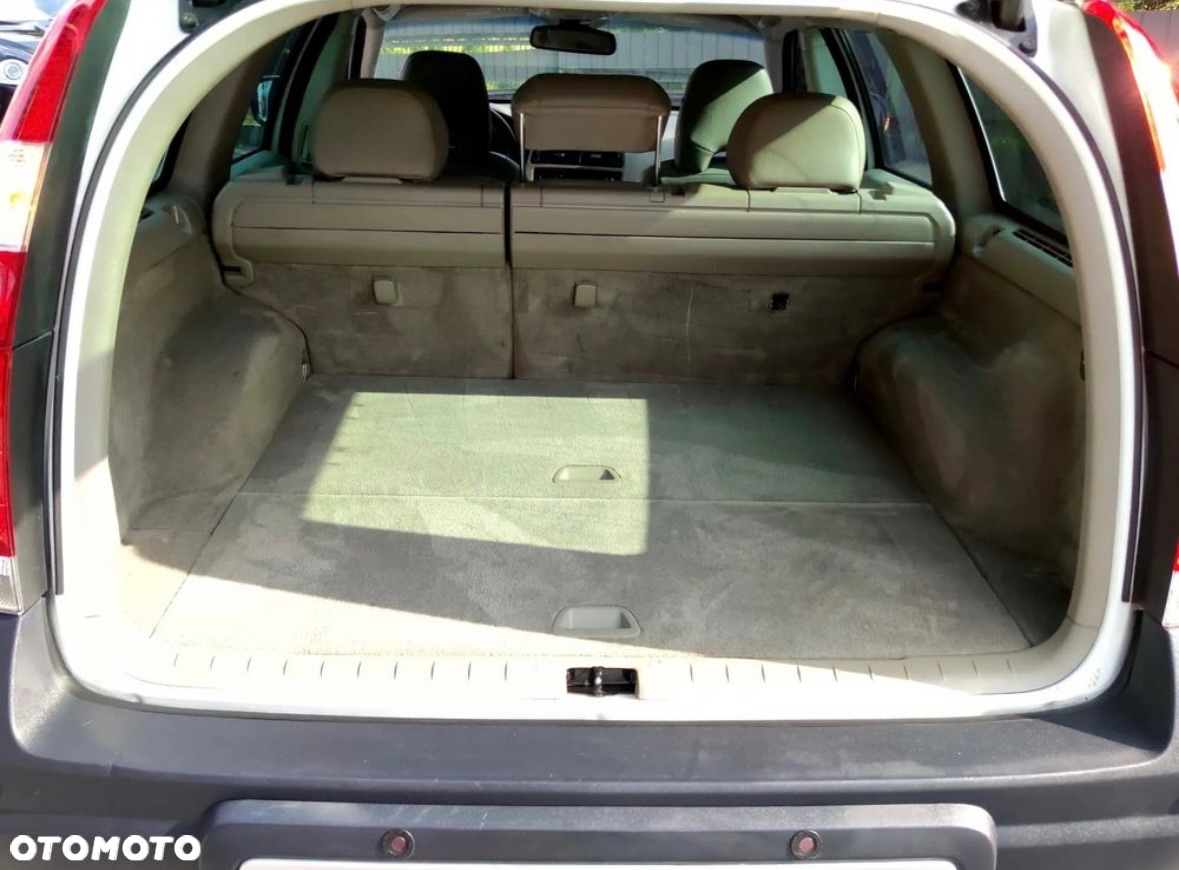 Volvo XC 70 AWD Momentum - 24