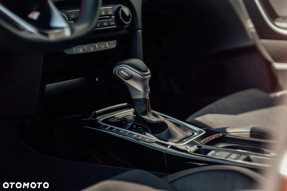 Kia ProCeed 1.6 T-GDI GT DCT - 9