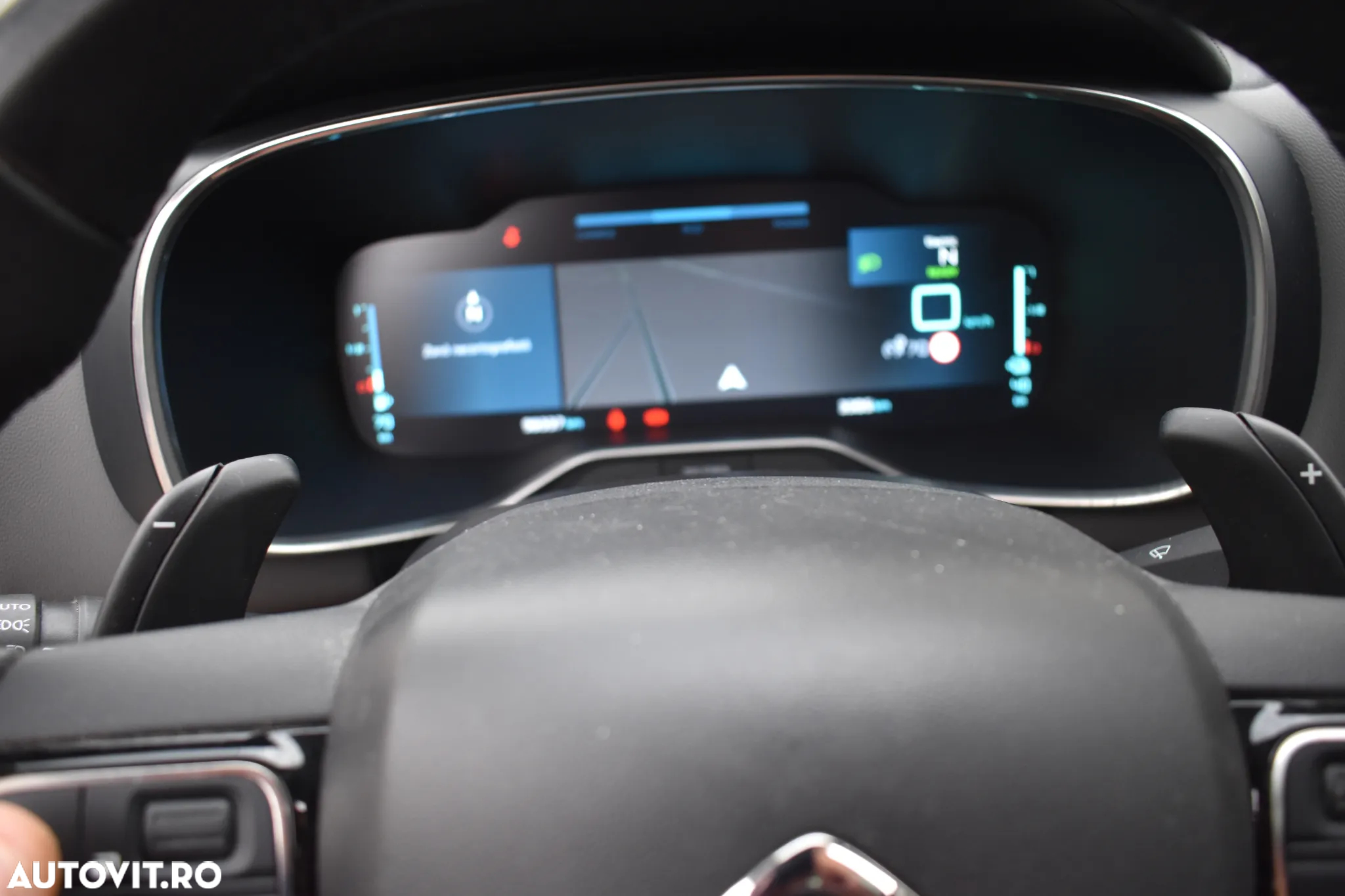 Citroën C5 Aircross Hybrid 225 e.EAT8 SHINE PACK - 36