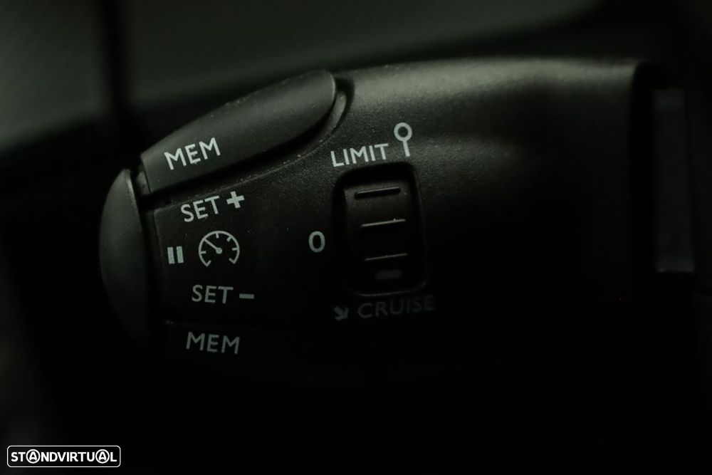 Peugeot 2008 1.2 PureTech Allure - 17