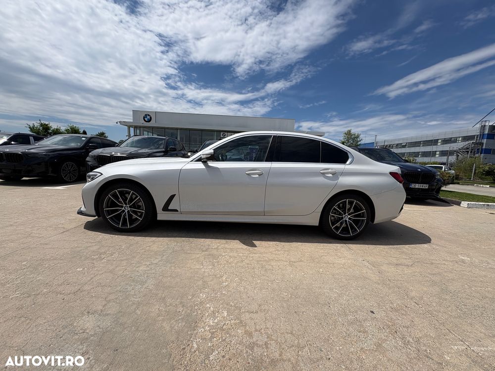 BMW Seria 3 330i xDrive AT - 2