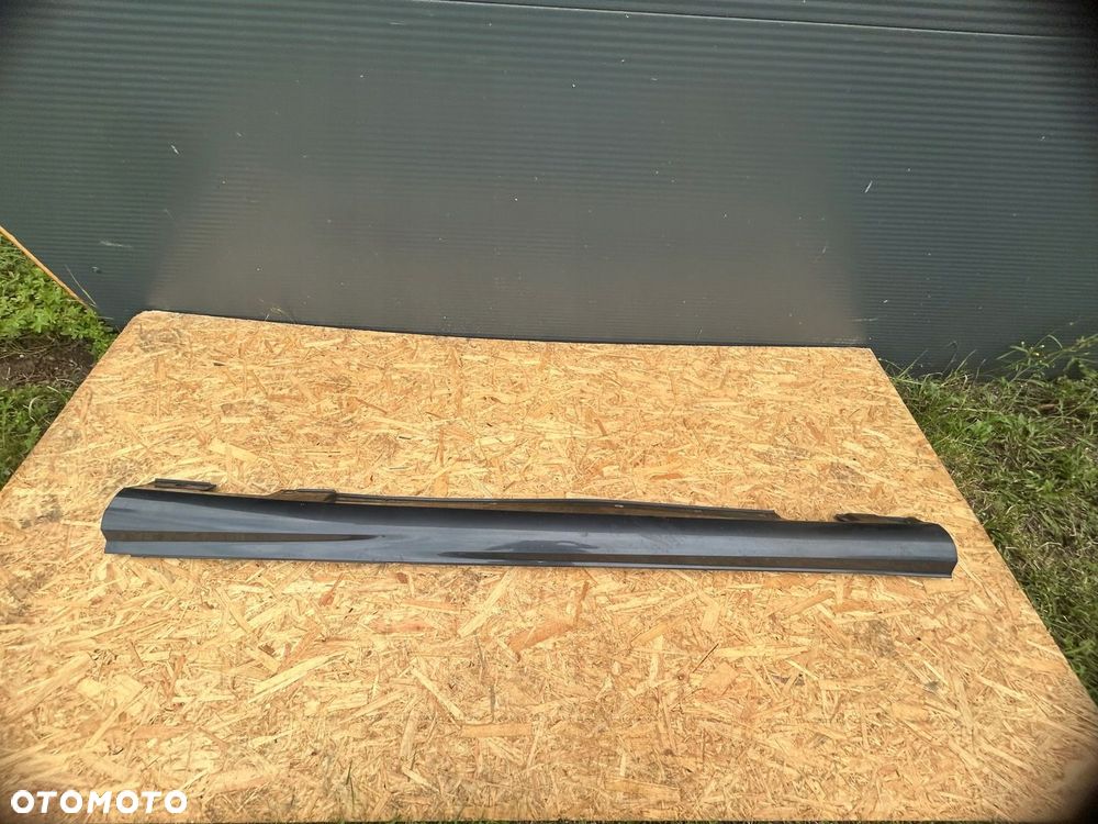 LISTWA NAKŁADKA PROGOWA LEWA AMG 197 MERCEDES W204 A2046981354 - 1