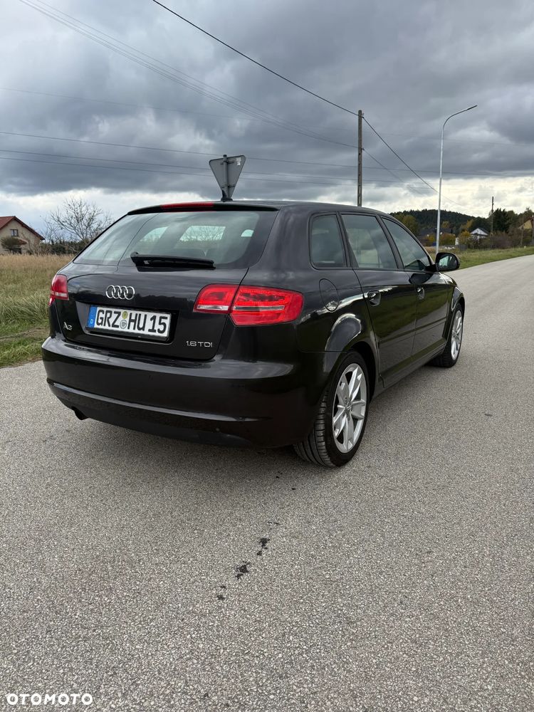Audi A3 Sportback 1.6 TDI DPF Ambiente - 6