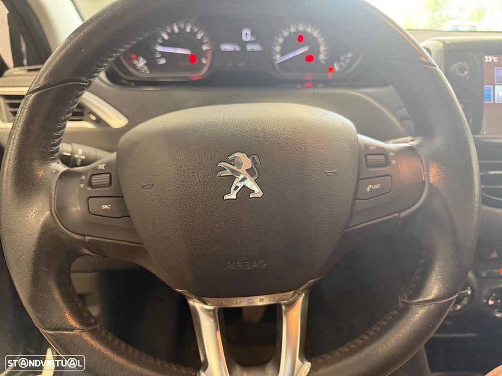 Peugeot 208 1.2 PureTech Style - 11