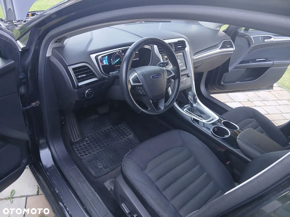 Ford Fusion - 12