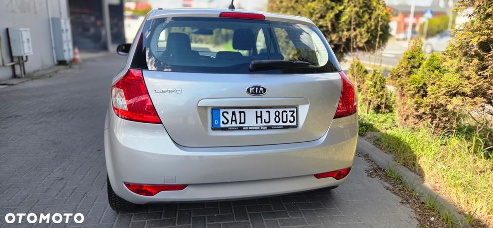 Kia Ceed 1.4 CVVT Dream-Team Edition - 12