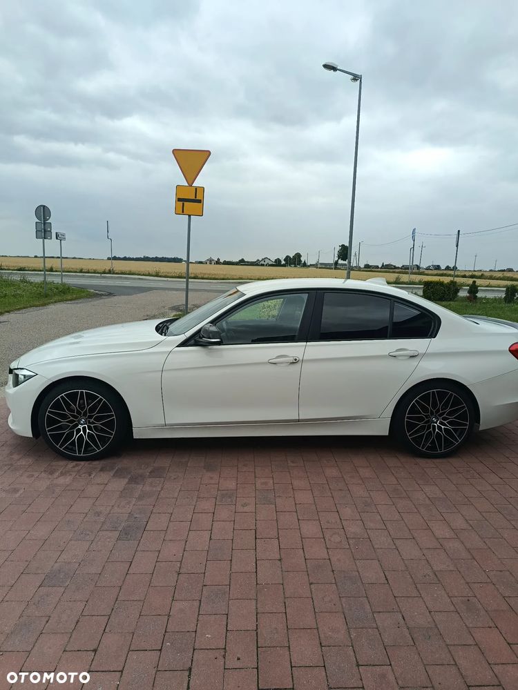 BMW Seria 3 320d Efficient Dynamics Sport Line - 2