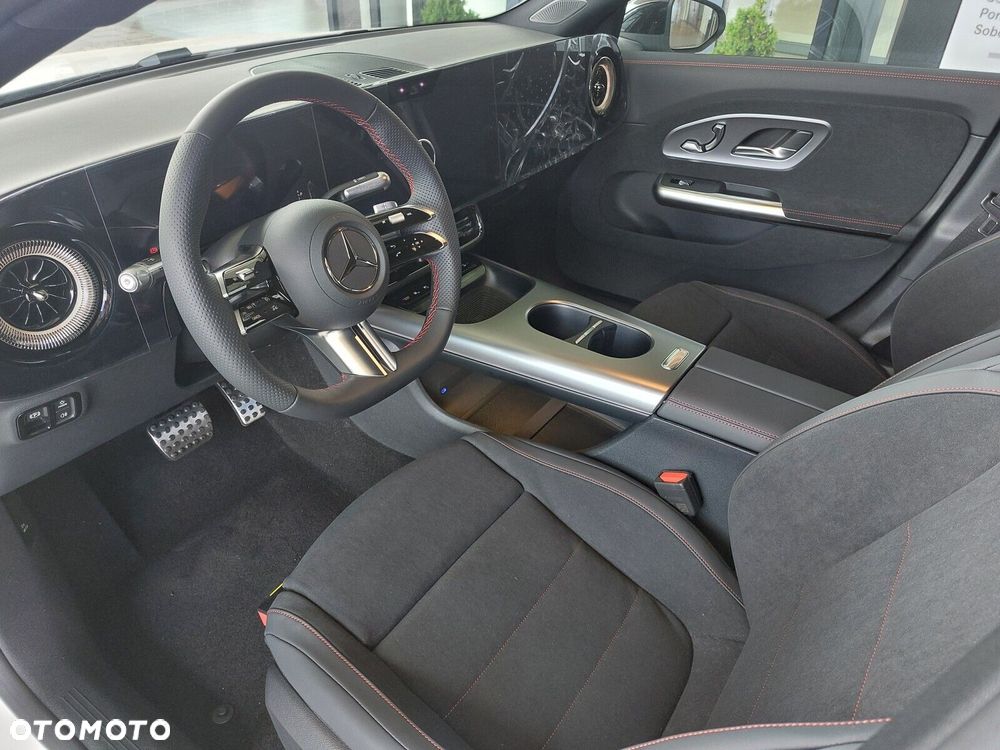 Mercedes-Benz CLA - 9
