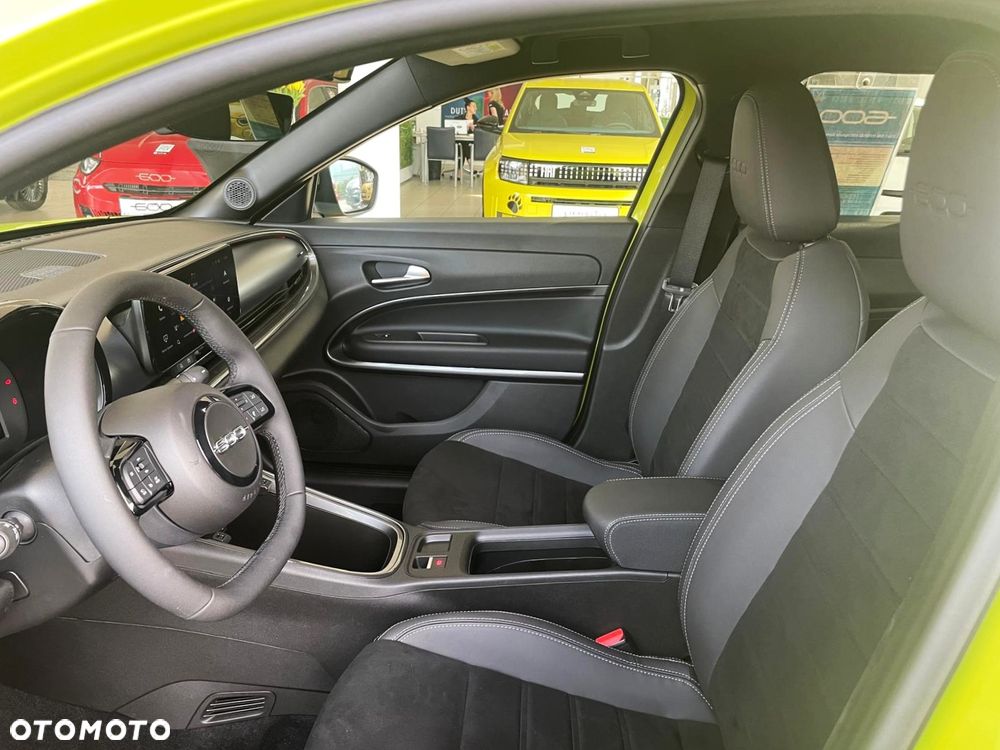 Fiat 600 1.2 Turbo Sport eDCT - 4