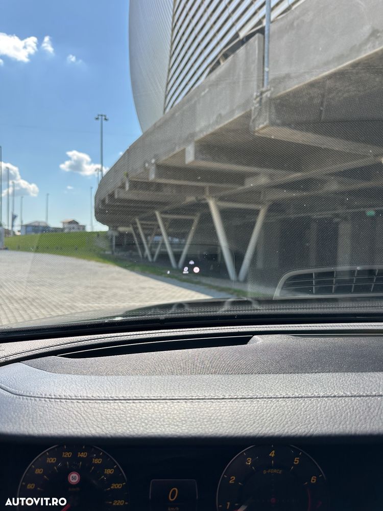 Mercedes-Benz E 200 4MATIC Aut. - 35