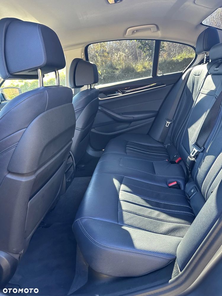 BMW Seria 5 530d xDrive Luxury Line - 7
