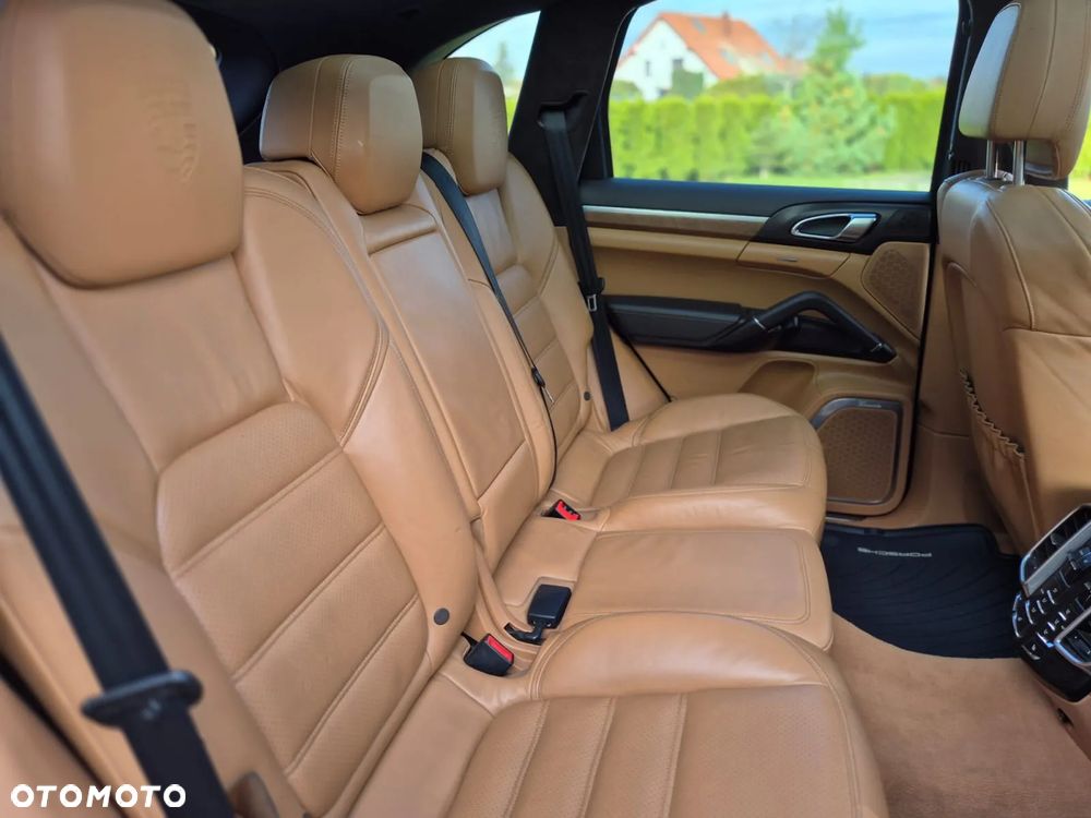 Porsche Cayenne - 21