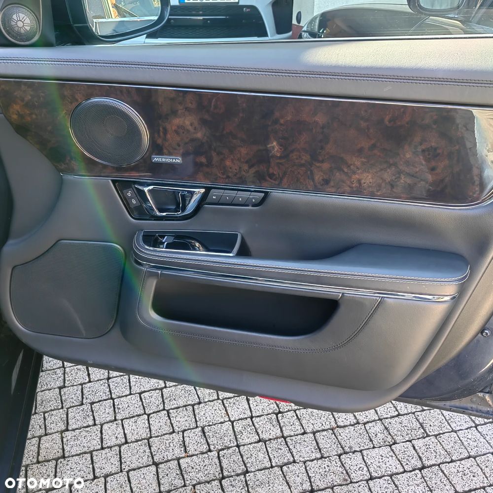 Jaguar XJ 3.0 D V6 Premium Luxury - 24