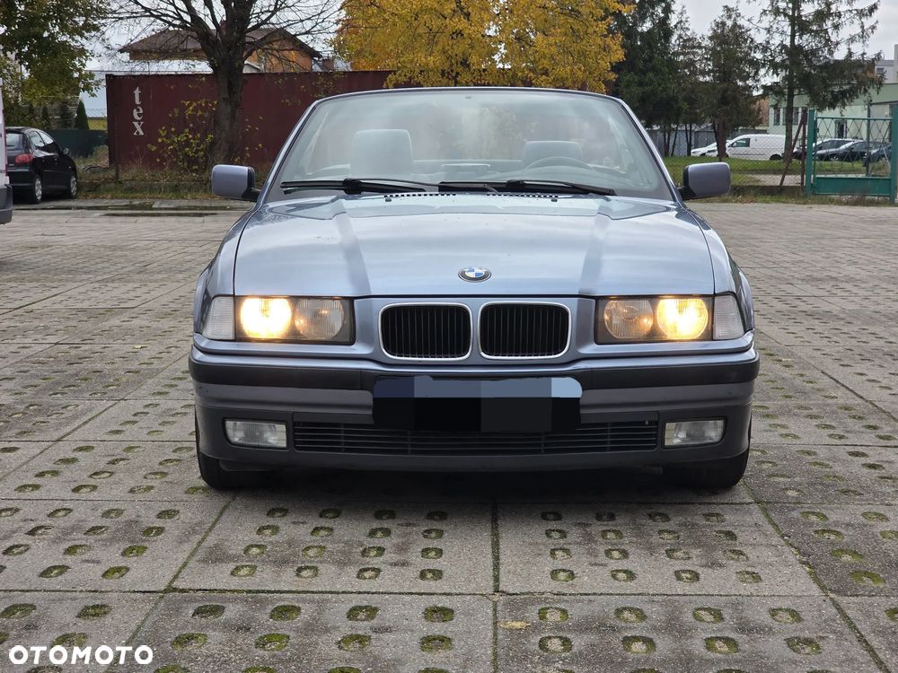 BMW Seria 3 325i - 2