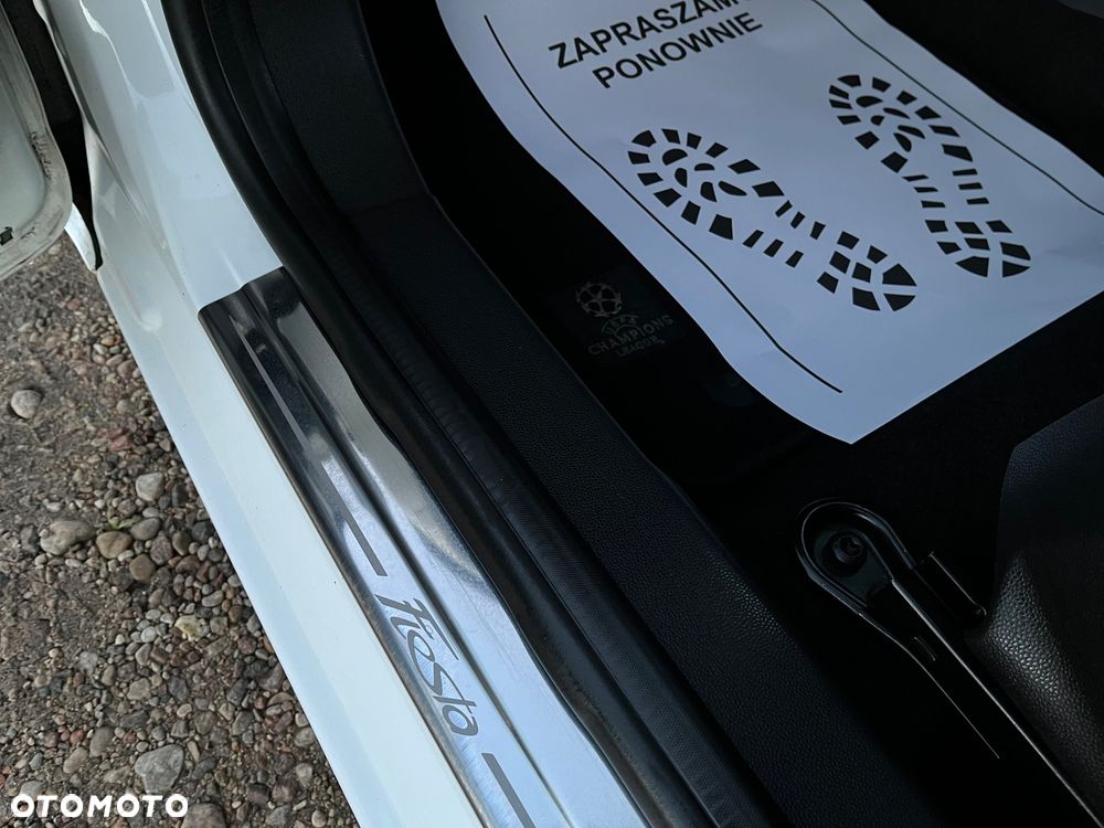 Ford Fiesta 1.0 EcoBoost Start-Stop Champions Edition - 33