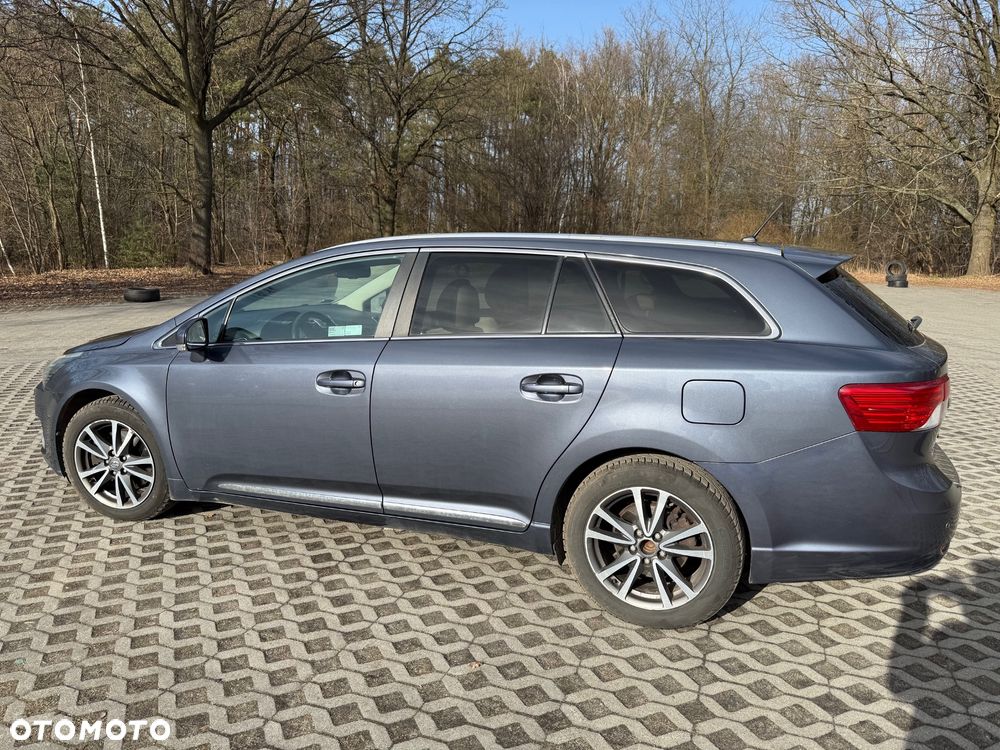 Toyota Avensis 2.2 D-4D Premium - 2