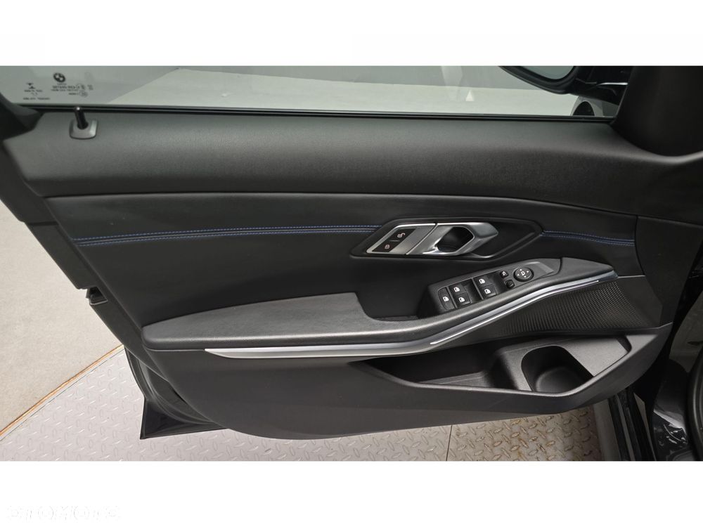 BMW Seria 3 320d xDrive mHEV M Sport - 17