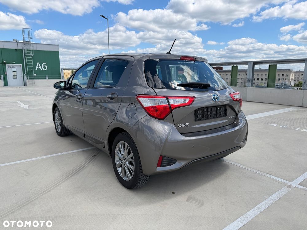 Toyota Yaris Hybrid 100 Premium - 3
