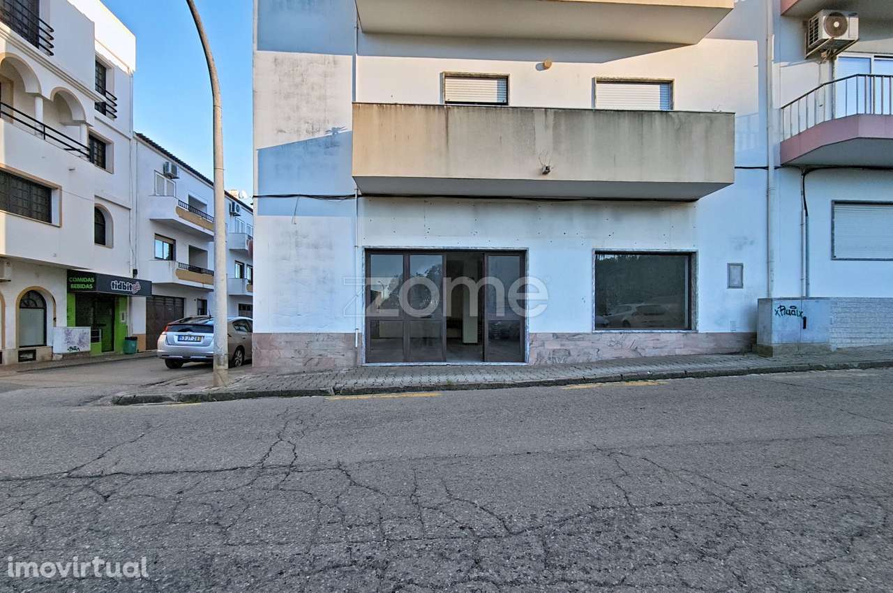 Loja no centro de São Bartolomeu de Messines com 216m2 - Grande imagem: 3/28