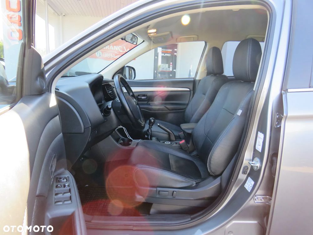 Mitsubishi Outlander 2.2 DI-D 4WD Diamant Edition - 19