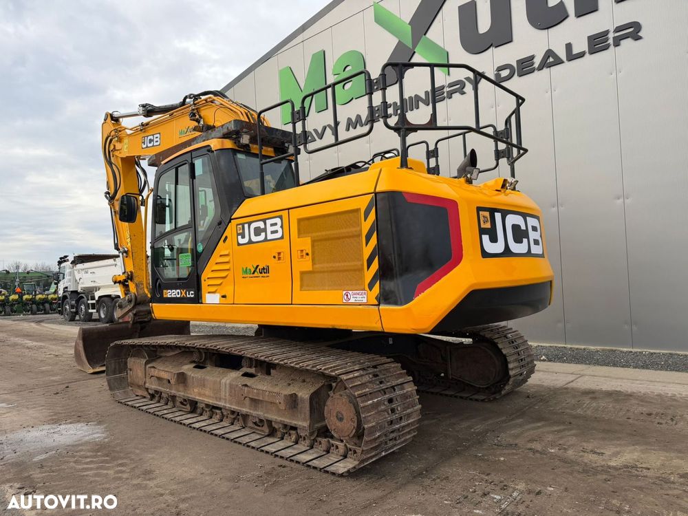 JCB 220XC4F Excavator - 8