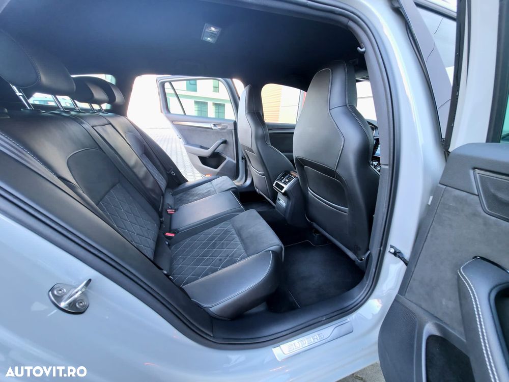 Skoda Superb Combi 2.0 TDI DSG SportLine - 16
