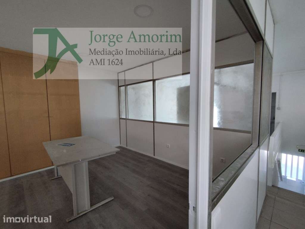 Armazém amplo com 800 m² de área coberta. Z.I. da Santa Rita, Ermes... - Grande imagem: 5/12