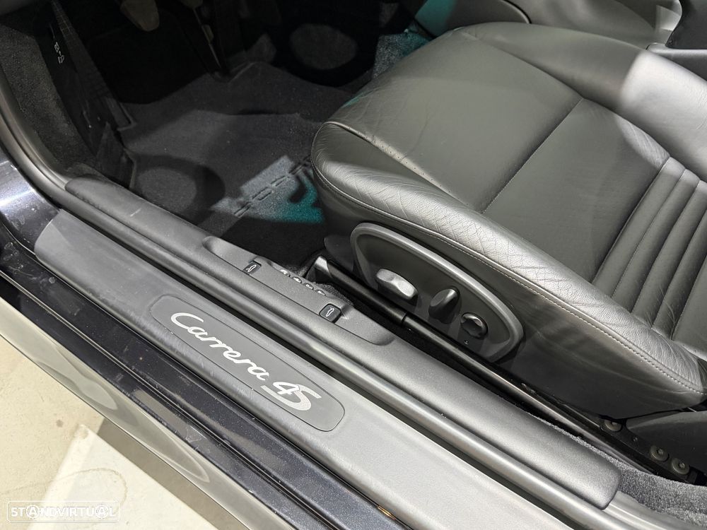 Porsche 911 (996) Carrera 4 S - 17