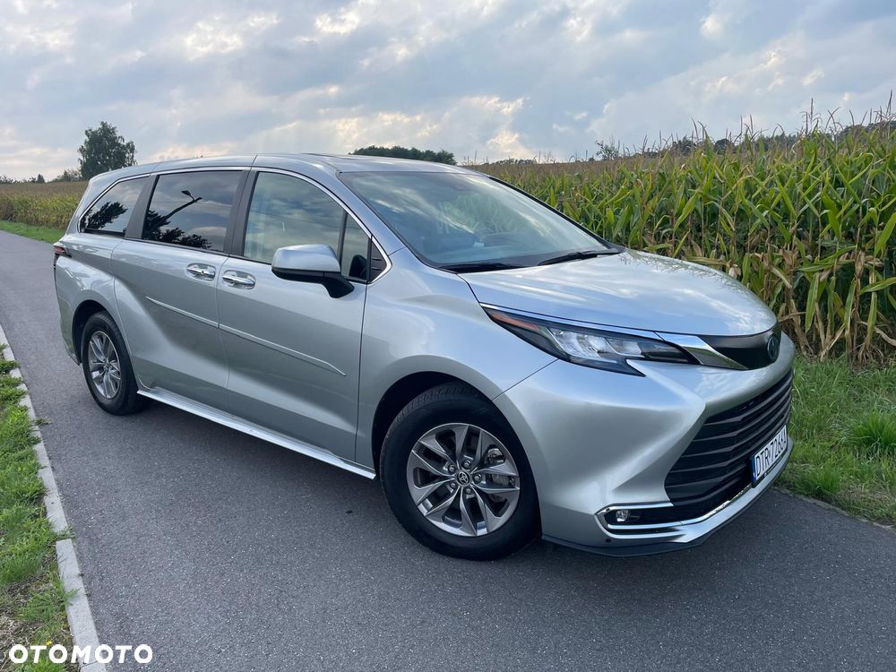 Toyota Sienna - 1