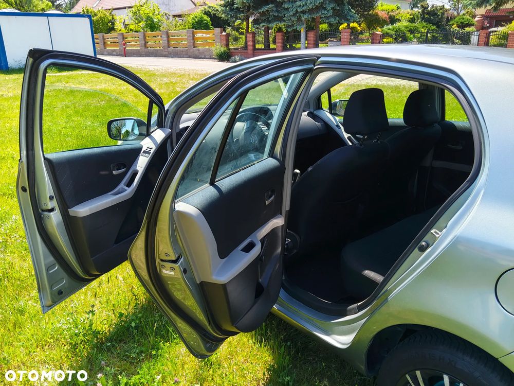 Toyota Yaris 1.3 Luna Premium - 7
